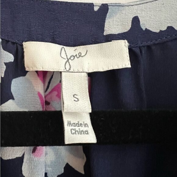 Joie 100% Silk Navy Blue Floral Print "Senia Aruba" Tank Top Size Small! - Picture 3 of 3